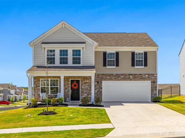 1210 Old Fort Dr, Edgemoor, SC 29712