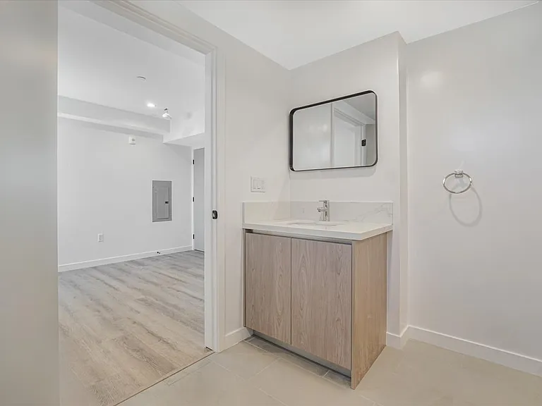 10918 Camarillo St #301 — Photo 13