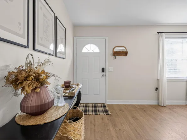2708 Plainsfield Cir, Raleigh, NC 27610