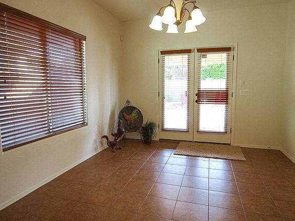 5th image of 1051 E Country Crossing Way