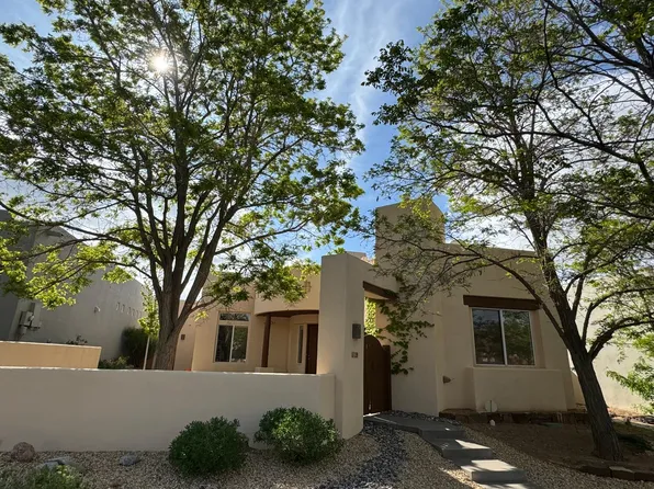28 Brilliant Sky Dr, Santa Fe, NM 87508