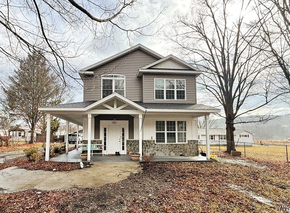 1st image of 352 Chambers Rd