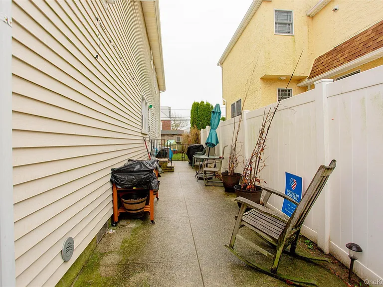 552 E Walnut St #LOWER — Photo 13