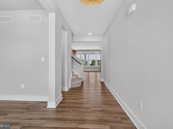 3rd image of 19421 Lovett Ln