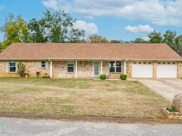 1101 Forest Hills St, Gladewater, TX 75647