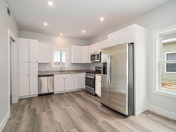 4th image of 1805 Robinson St #28