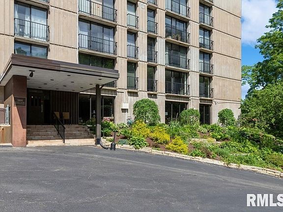 2nd image of 1800 7th St Unit 7B