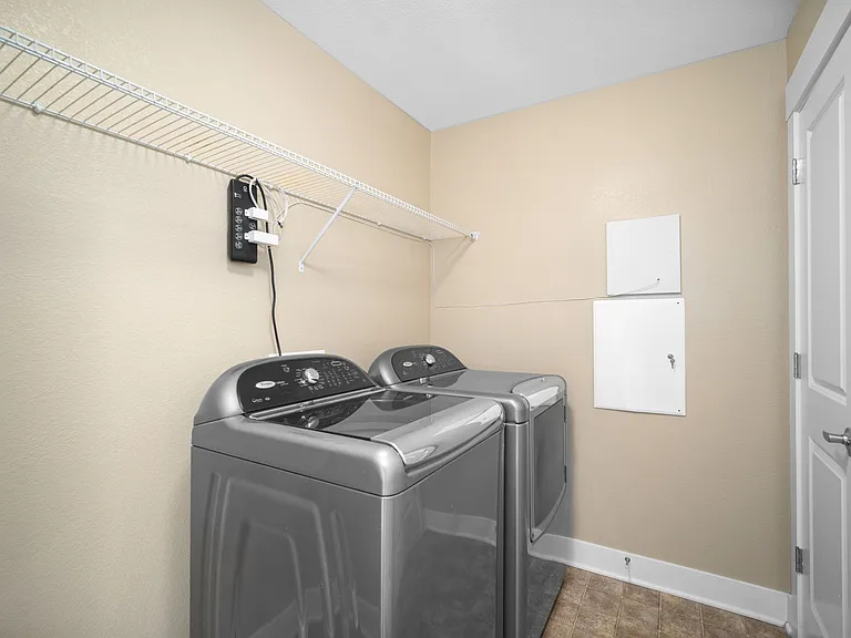 572 S Vance Ct — Photo 21