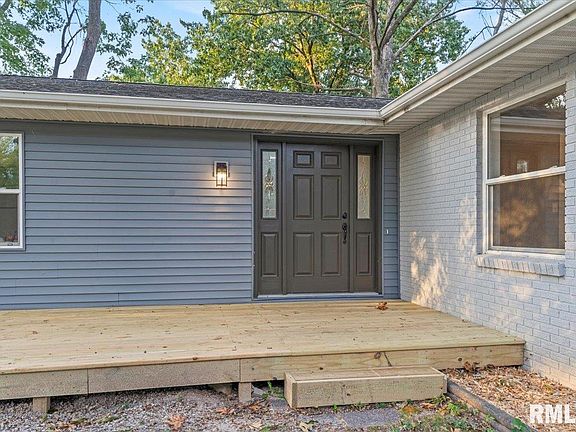 3rd image of 29 Jamestown Cir