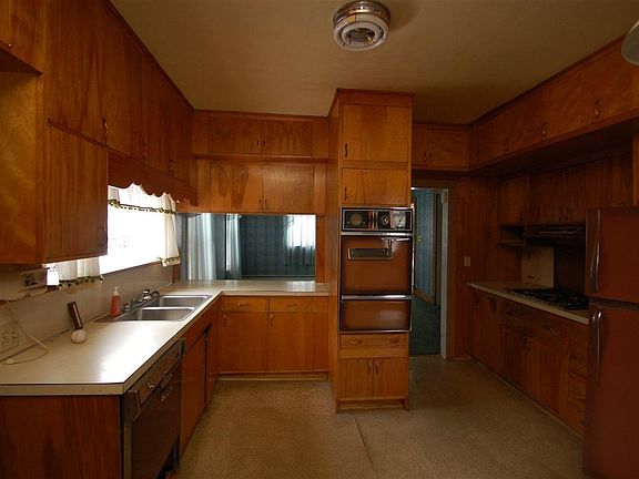 4th image of 212 E Houghton Ave