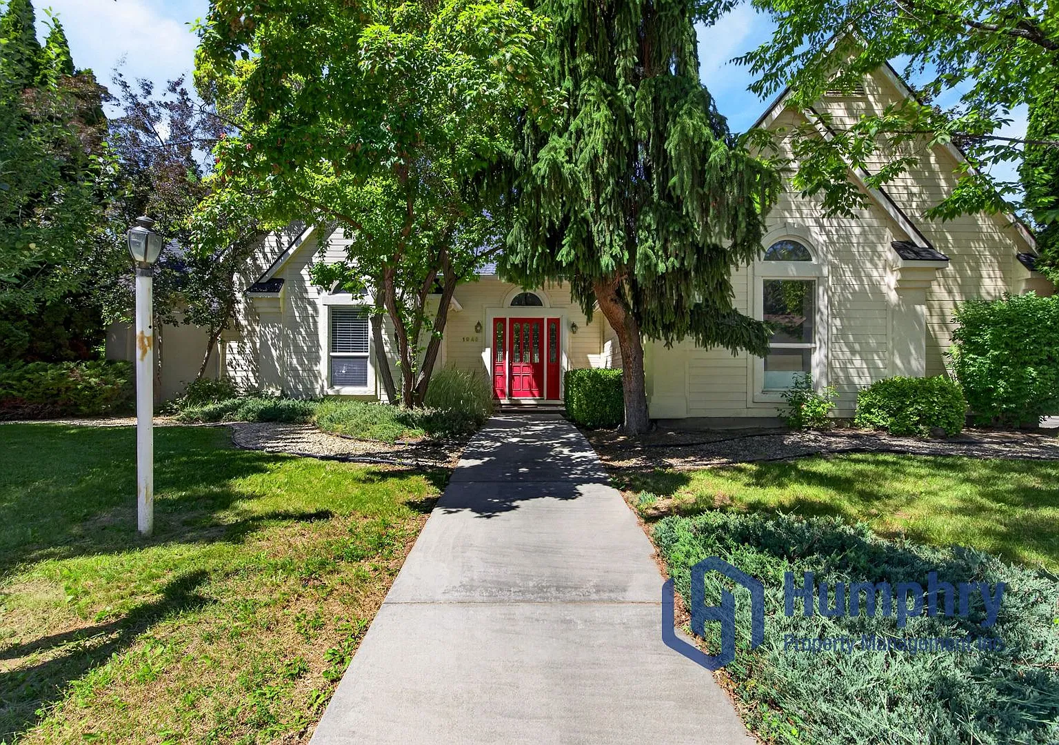 Beautiful home in Eagle near Eagle Hills Golf Course — Photo 1