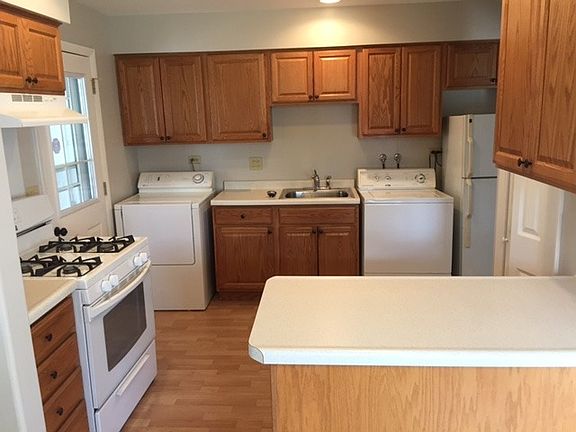 4th image of 734 Houston Dr