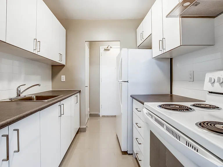 199 Upper Canada Dr — Photo 10