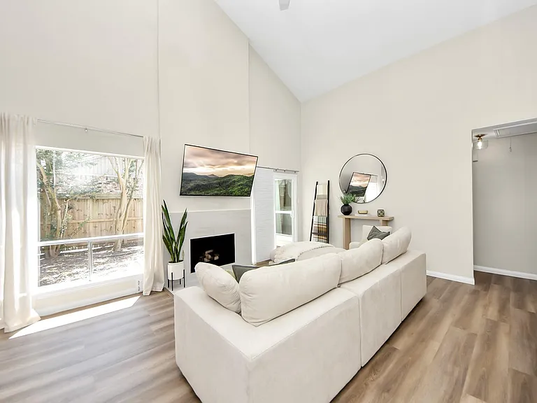 18019 Autumn Hills Dr — Photo 7