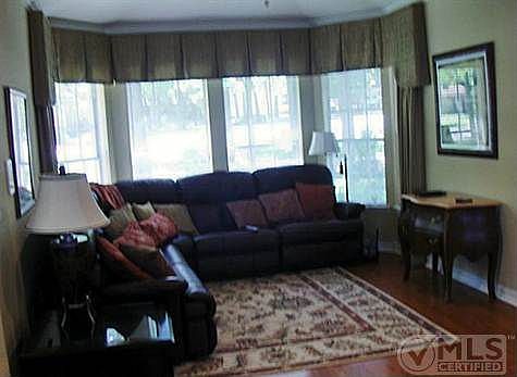3rd image of 1101 Kiowa Dr W