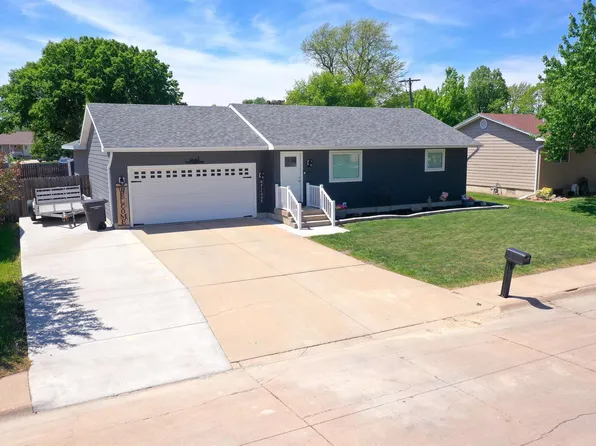 611 N 4th Ave, Hastings, NE 68901