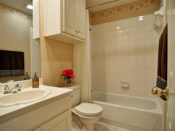 3rd image of 8613 Quail Meadow Dr