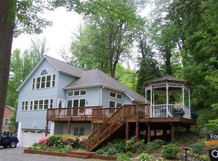 5525 Beach Dr, Saint Leonard, MD 20685