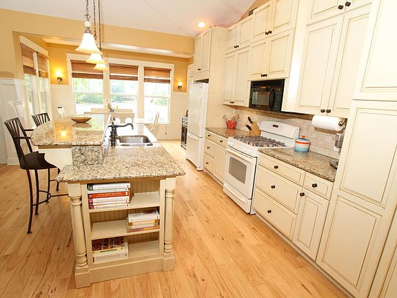 5th image of 7355 Manitoba Ct