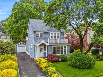 23 Beechwood Avenue, Manhasset, NY, 11030