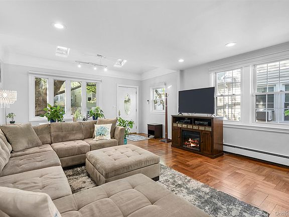 4th image of 2839 Wellman Avenue