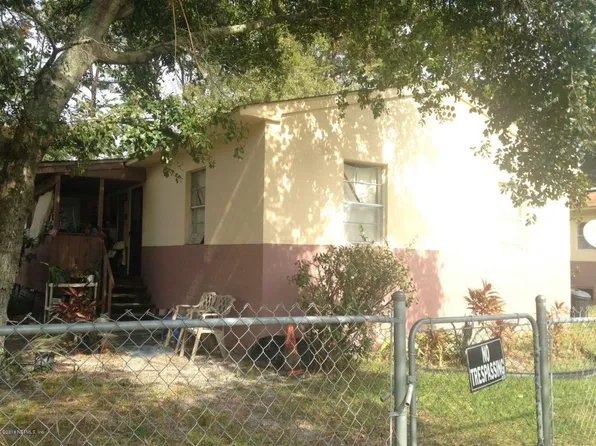 93 Lewis St, Atlantic Beach, FL 32233