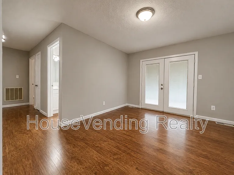 2214 Highland Rd — Photo 4