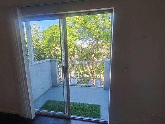 3rd image of 999 Raymond Ave APT 6
