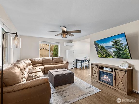3rd image of 10616 189th Avenue NE