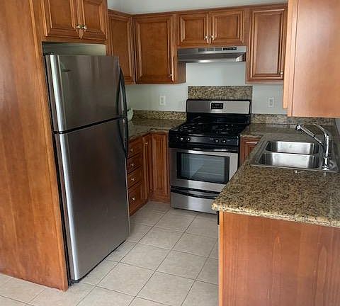 Upgraded kitchen, granite countertops, stainless steel appliances