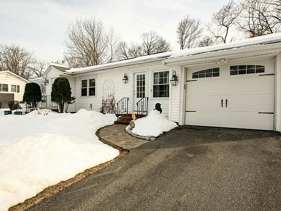 2nd image of 1 Lakewood Ter