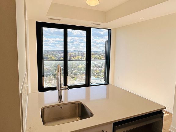 5th image of 30 Francis St S #1802