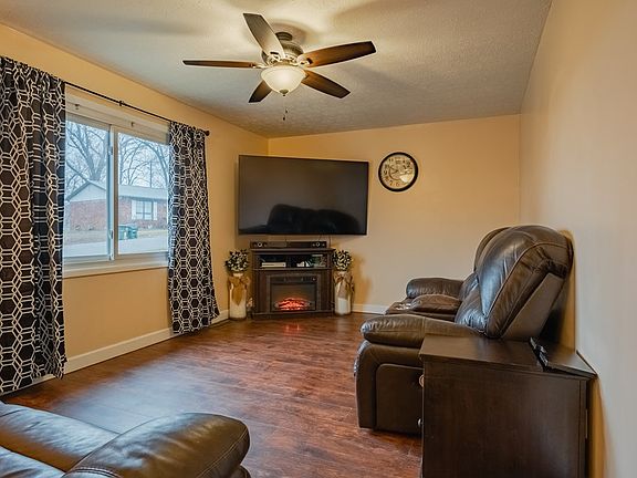 2nd image of 290 Mockingbird Ln