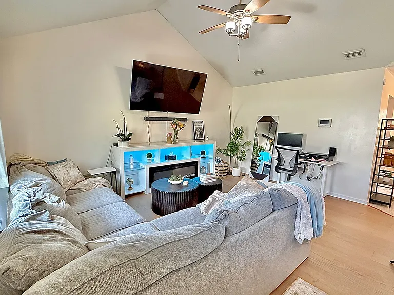 340 Hunters Branch Dr — Photo 2