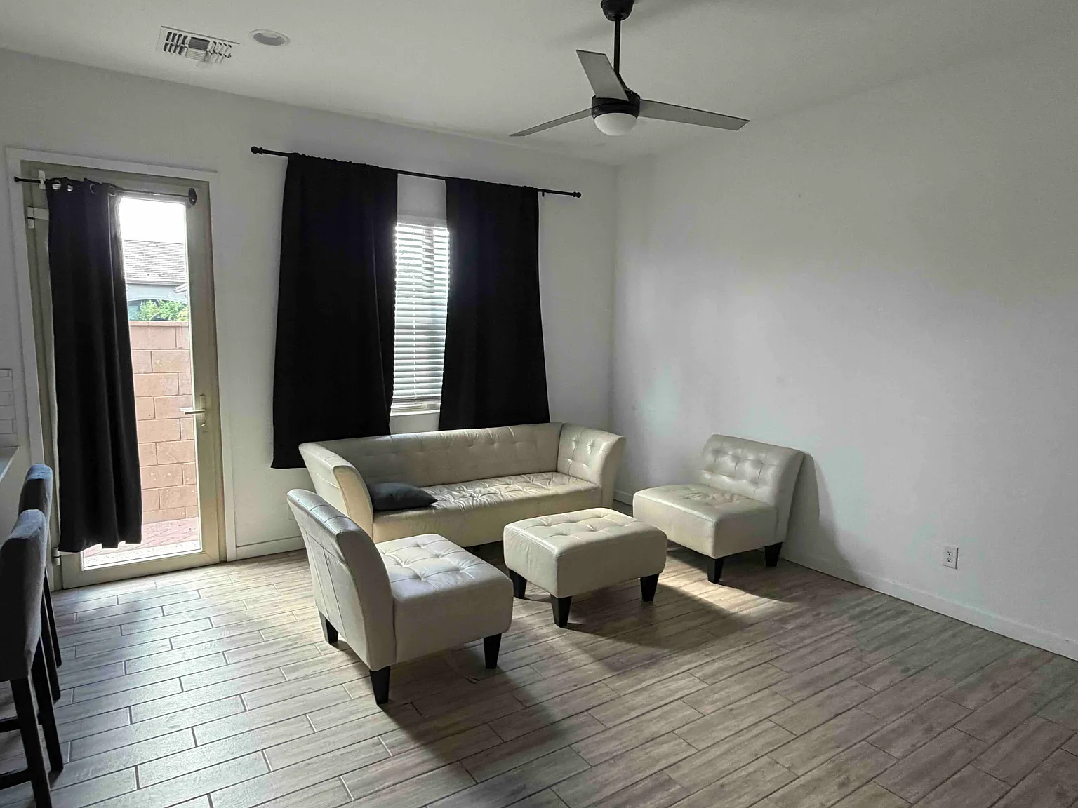 1 bed, 900 sqft, $1,400 — Photo 1