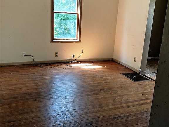 5th image of 1216 Preston St