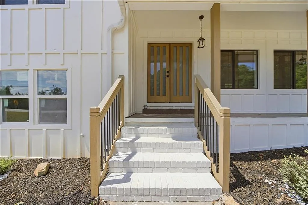 4 bed, 3.0 bath, 2752 sqft, $3,000 — Photo 3
