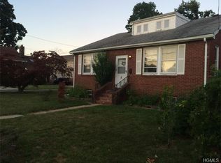 5 Brook Pl, Valley Stream, NY 11580