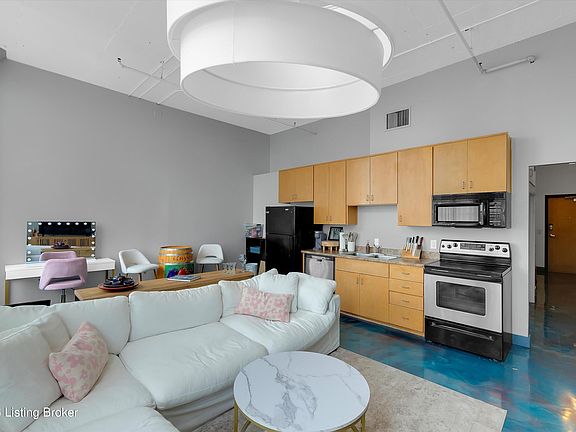 5th image of 815 W Market St Unit 707