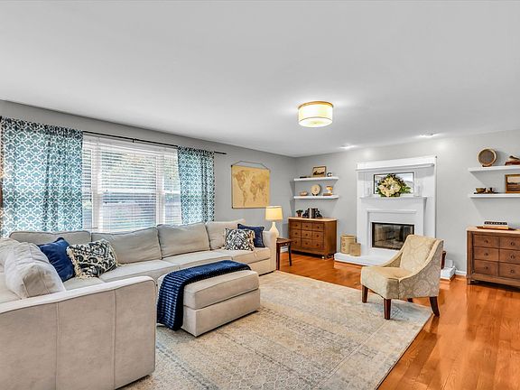3rd image of 2314 Firethorn Ln