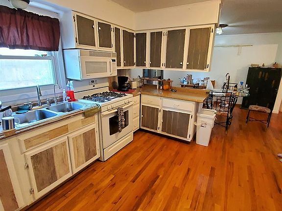 3rd image of 510 White Oak Dr