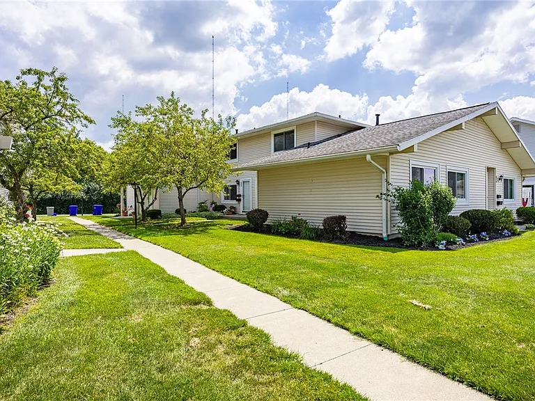 678 Eastbrooke Ln — Photo 25