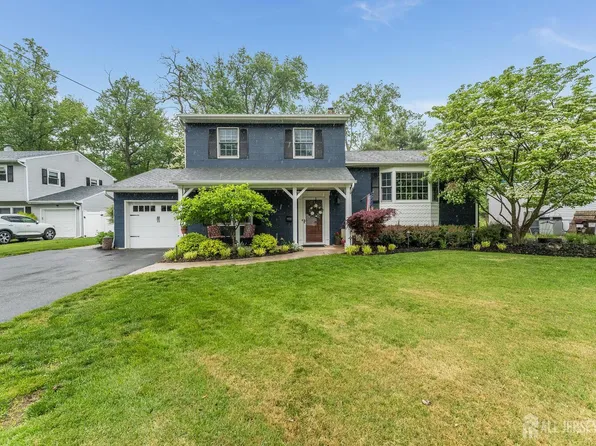 14 Bonnie Brook Ter, Middlesex, NJ 08846