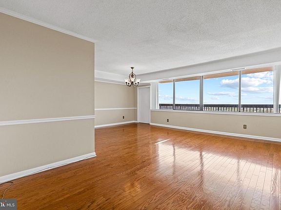 5th image of 3709 S George Mason Dr APT 1609