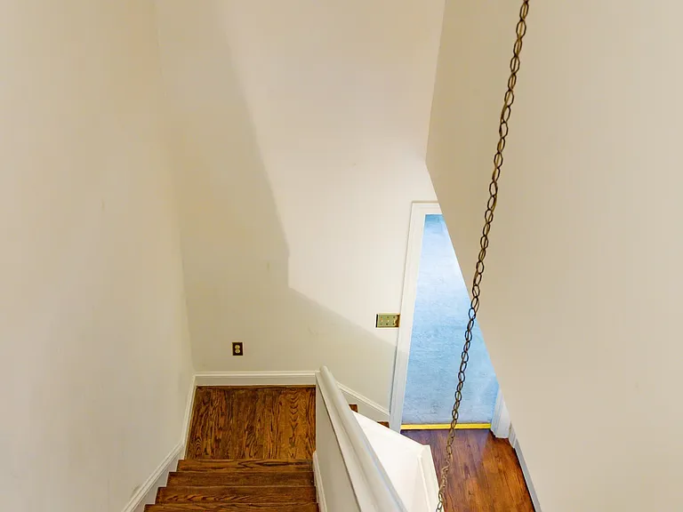 817 Botetourt Gdns — Photo 58