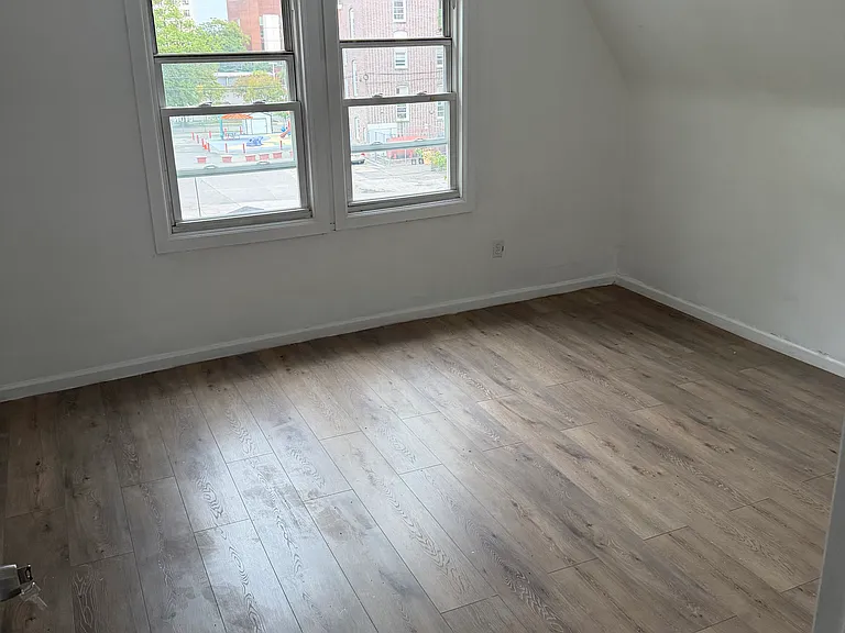 25 Nassau Pl #3 — Photo 7