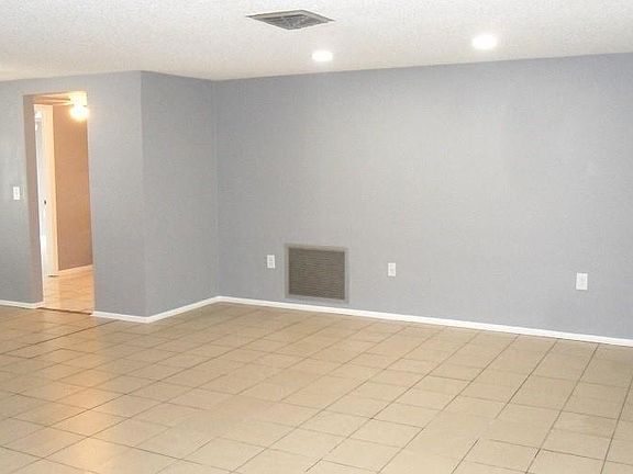 4th image of 3227 Finch Dr