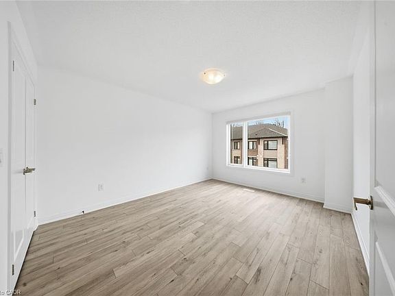 4th image of 585 Colborne St E #901