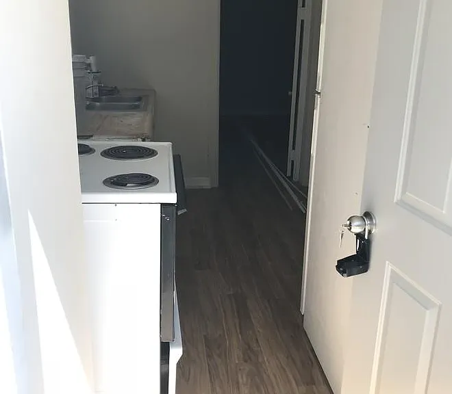 652 Auburn Ave #B — Photo 3