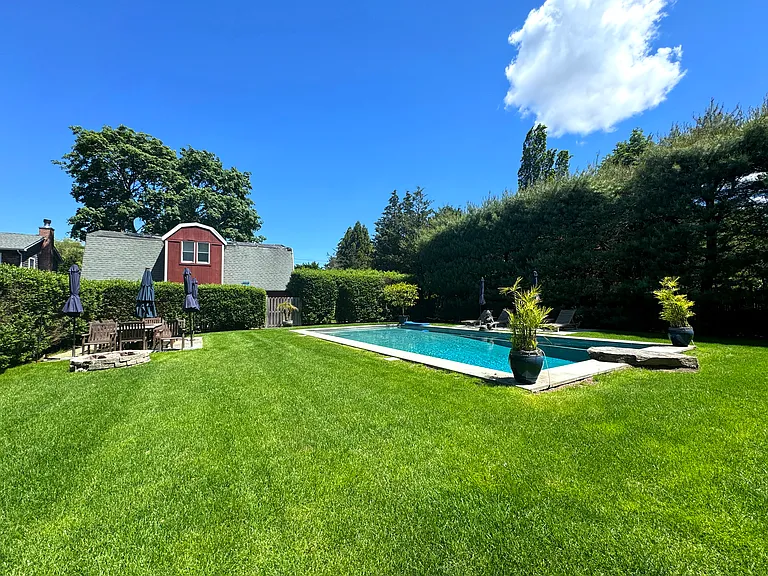 198 S Country Rd — Photo 2